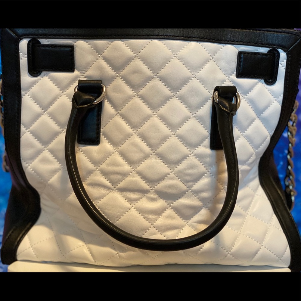 Michael Kors Quilted Leather bag. - Picture 2 of 2
